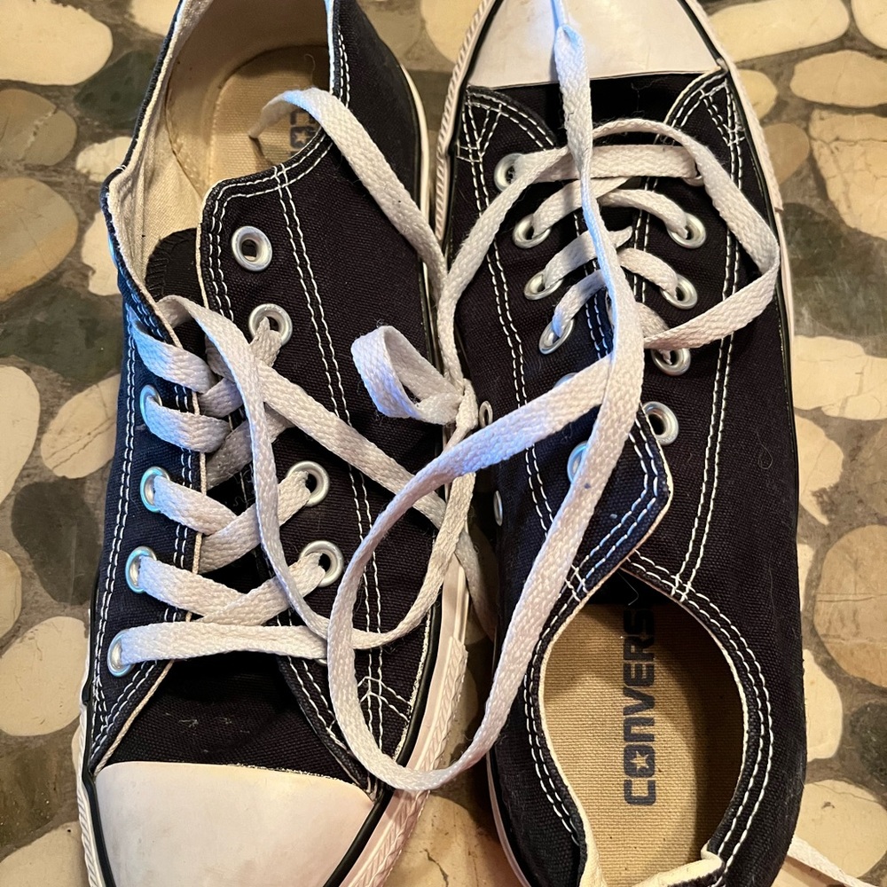 EUC Converse Black and White Canvas Sneakers
